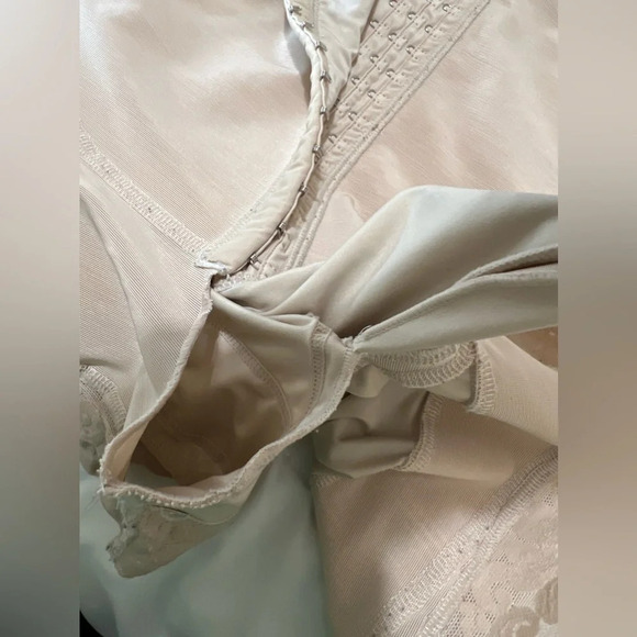 Moldeate suspender straps and hook closure shapewear short size L - Picture 5 of 12